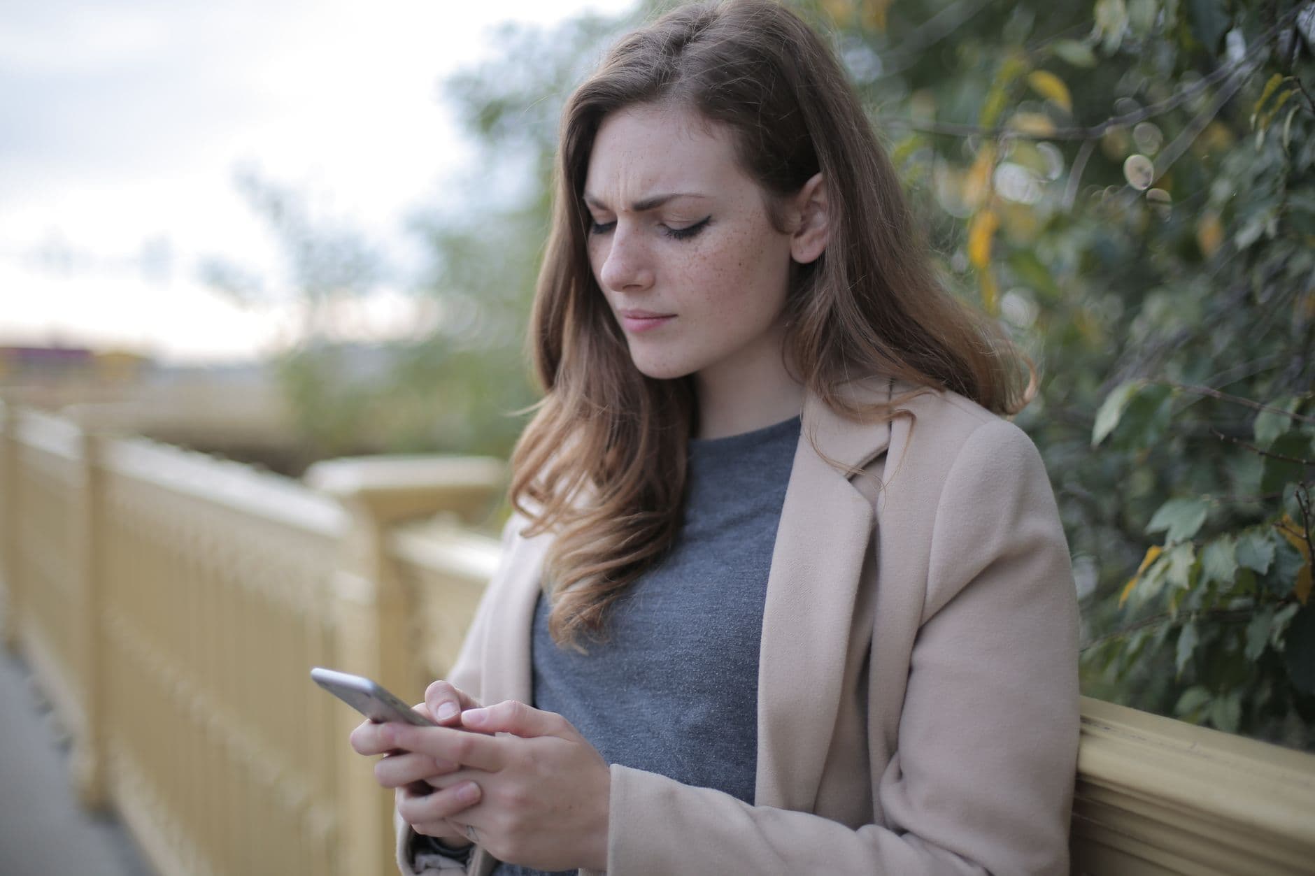 Podvody v sugar datingu: varovné signály a jak se bránit