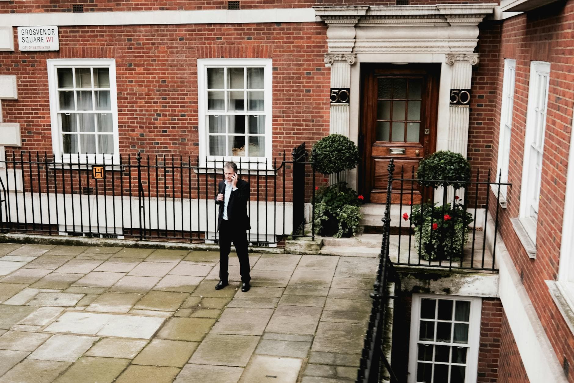 Sugar Daddy vs Sugar Mama in the UK — Roles and Differences Explained