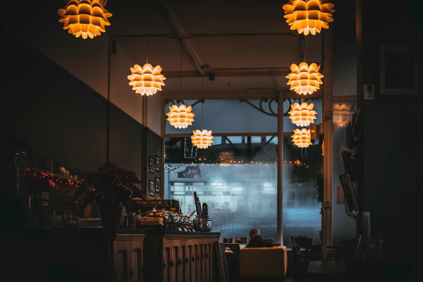 Stillhet, varmt lys og en intim middag - den klassiske rammen for en sugar date i Tromsø fra oktober til mars