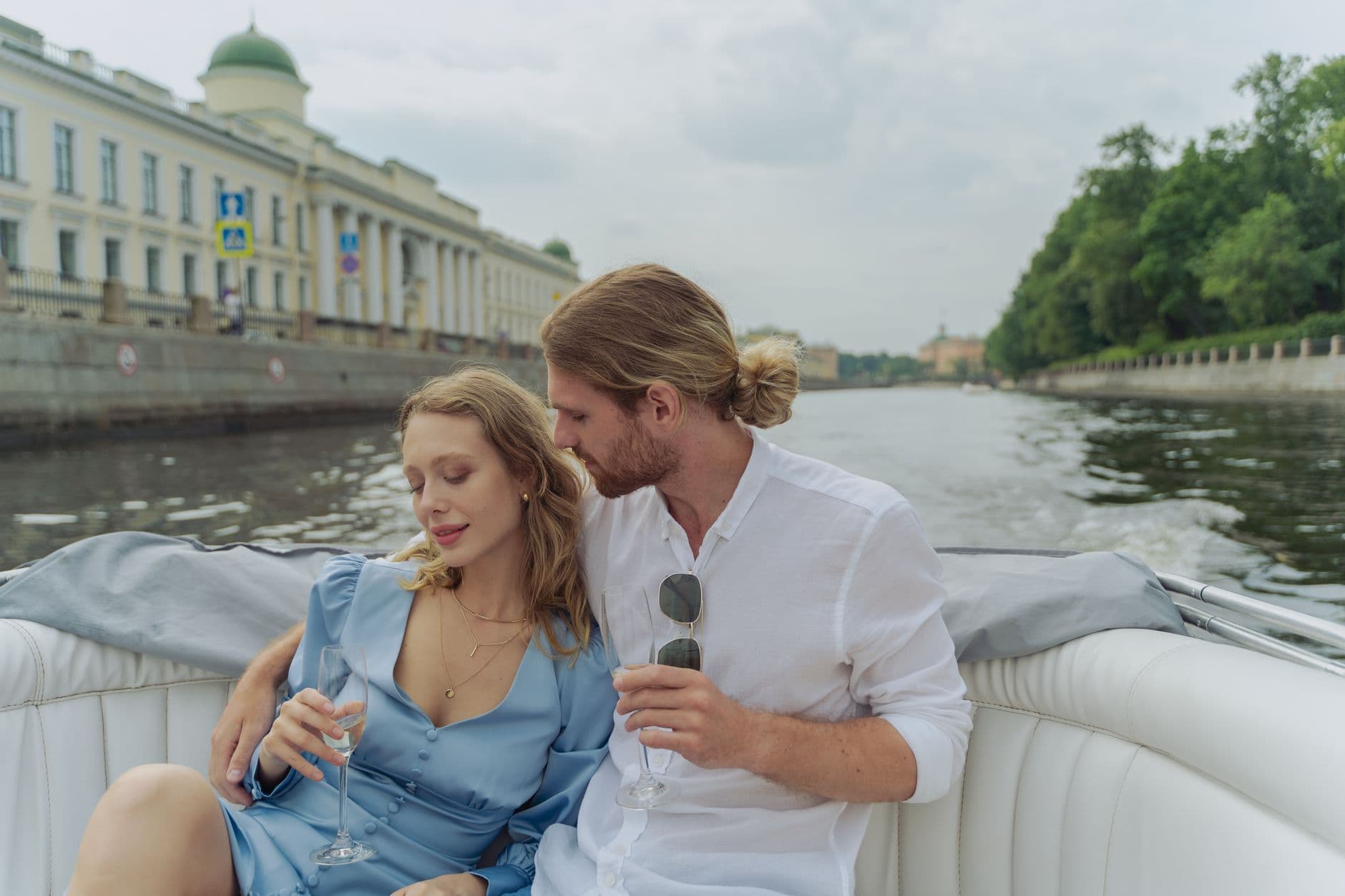 Summer Sugar Dating in the USA — Hamptons Season, Yacht Decks and Rooftop Nights