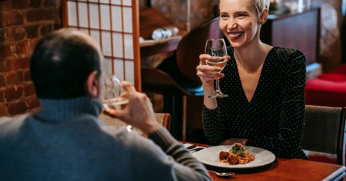 Sugar Dating in Wisconsin: Why the Money Drives Up from Illinois